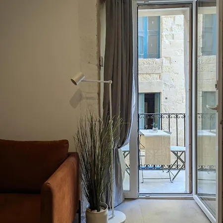 35, Boutique Escape *