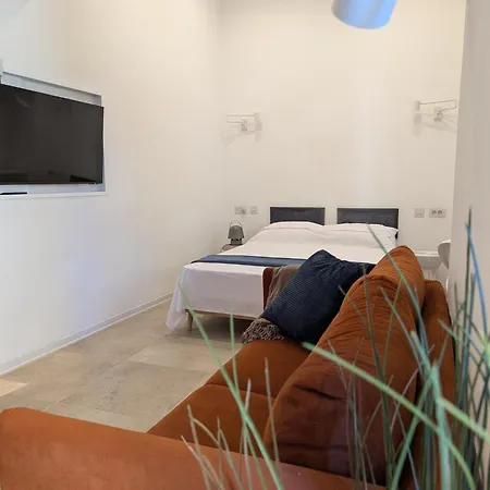 35, Boutique Escape Valletta