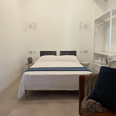 35, Boutique Escape *