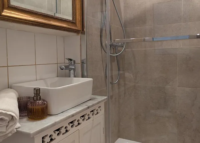 35, Boutique Escape Apartment